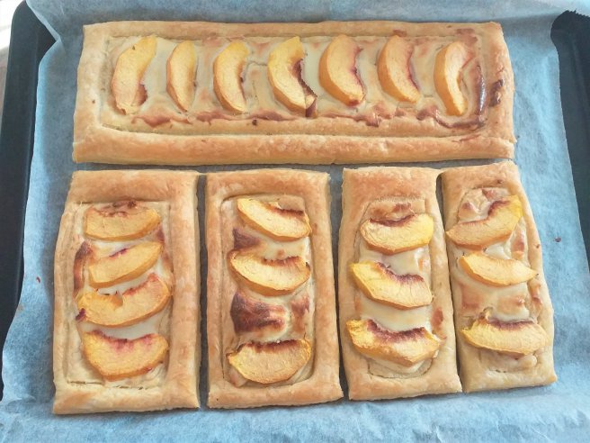 Tarta cu piersici si jambon