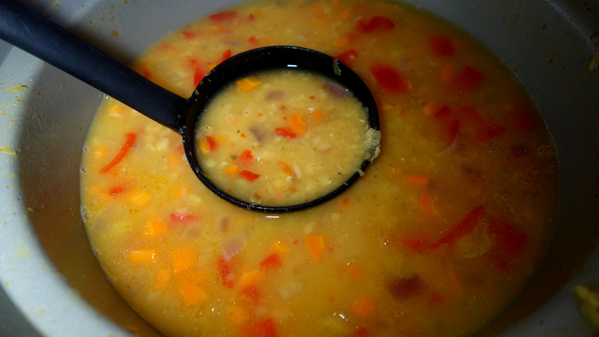 Supa de toamna cu gogosar, linte rosie si radacinoase gatita la slow cooker Crock Pot