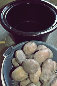 Cartofi mov, morcovi, ardei kapia si aliacee la slow cooker Crock Pot