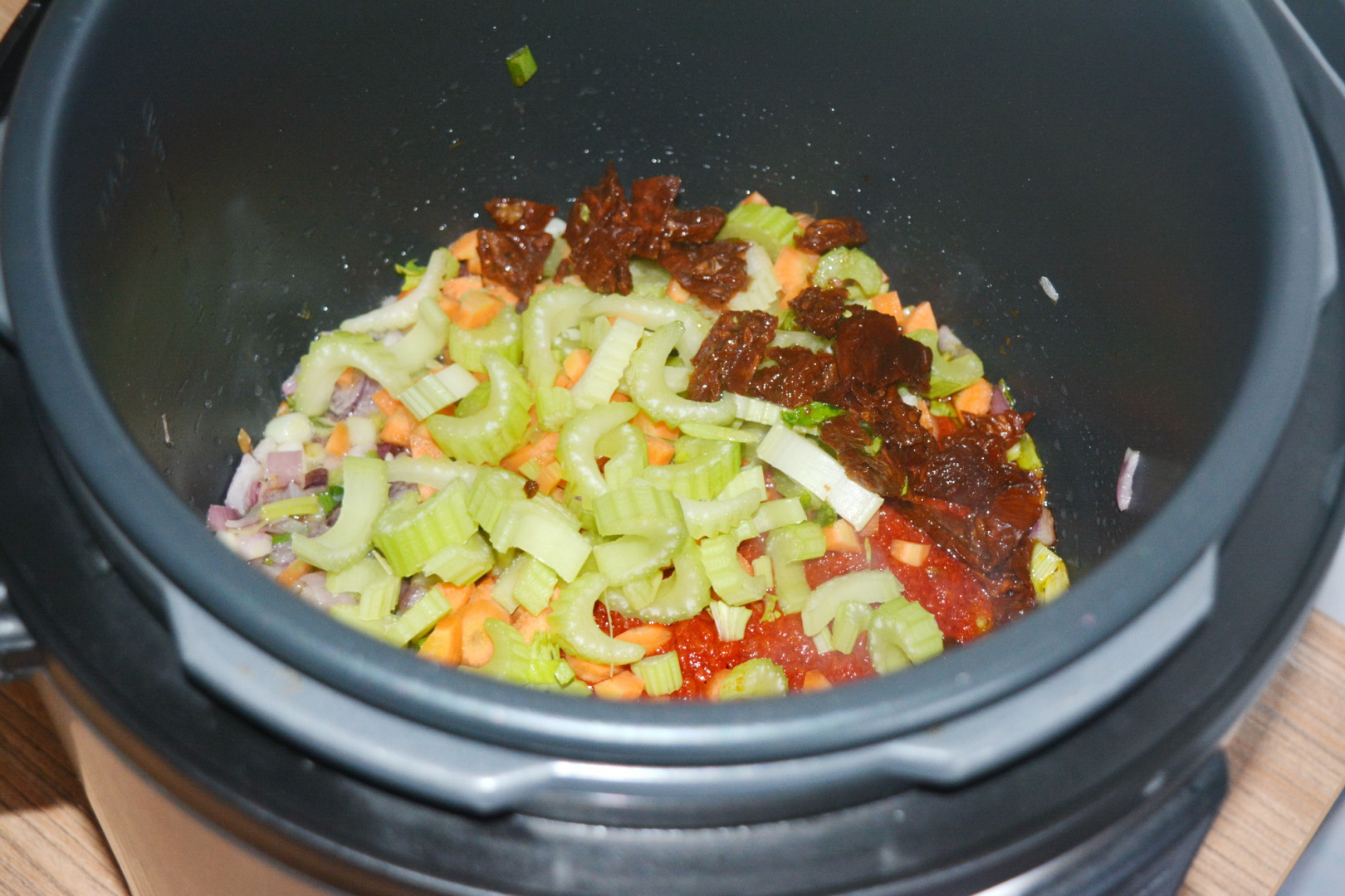 Fasole cu ciolan afumat gatit la Multicooker Crock-Pot Express