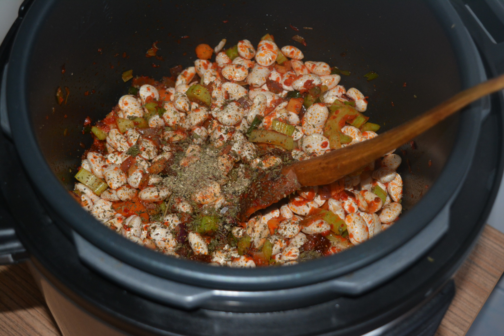 Fasole cu ciolan afumat gatit la Multicooker Crock-Pot Express