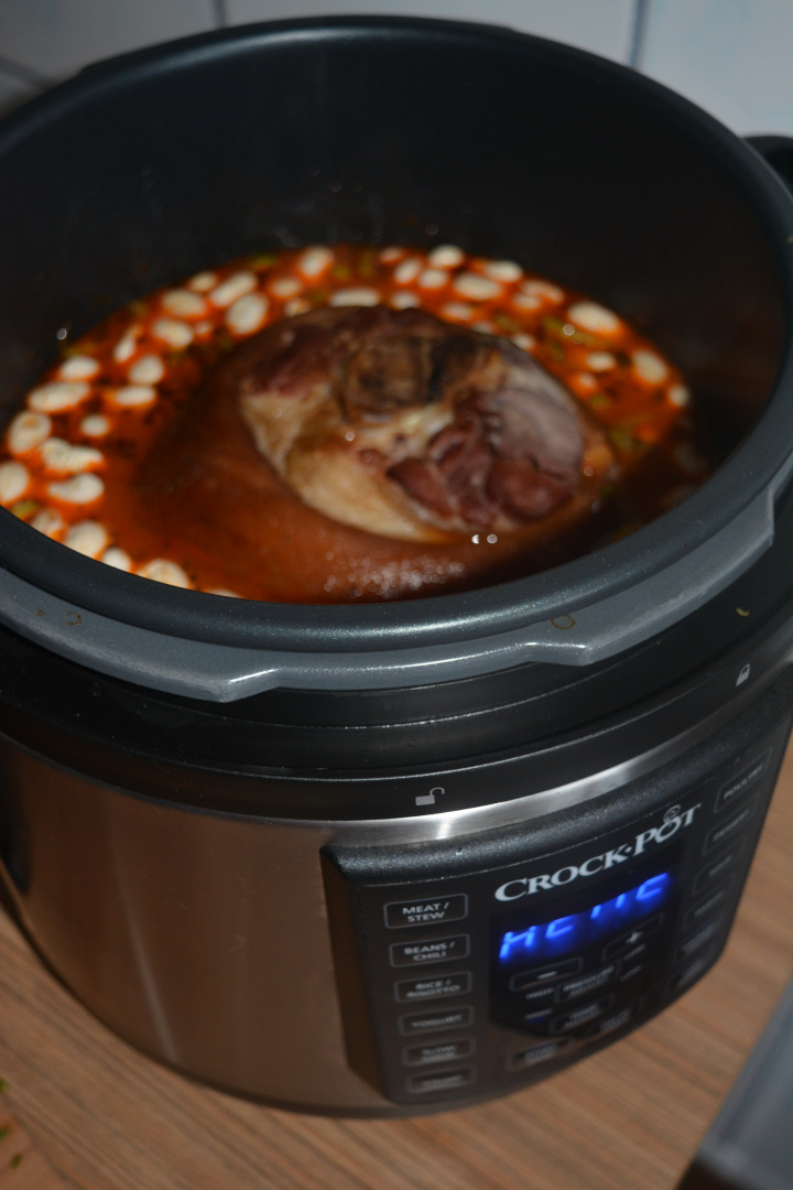 Fasole cu ciolan afumat gatit la Multicooker Crock-Pot Express