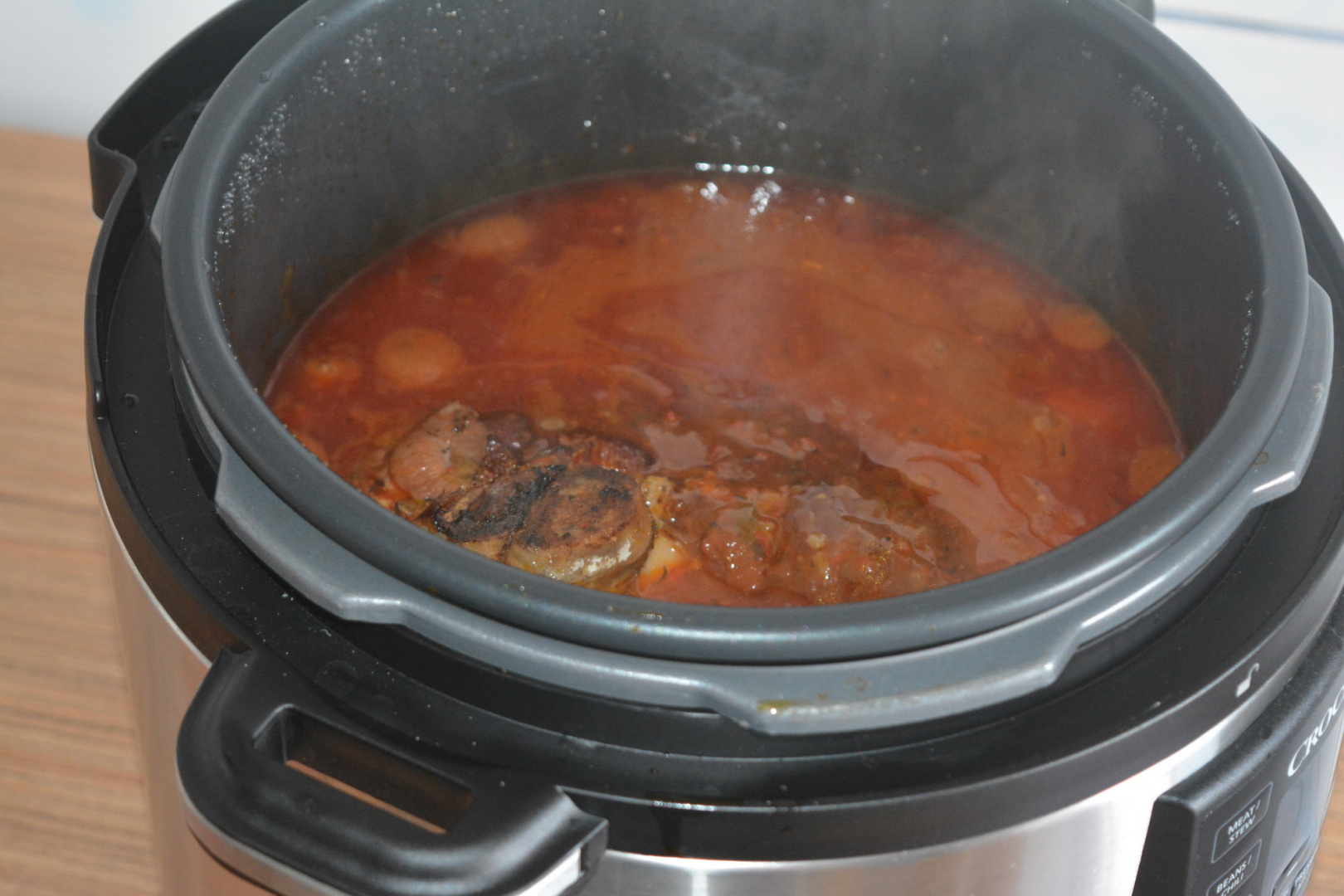 Fasole cu ciolan afumat gatit la Multicooker Crock-Pot Express