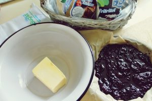 Crumble cu prune si afine la slow cooker Crock Pot