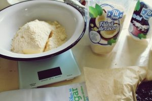 Crumble cu prune si afine la slow cooker Crock Pot