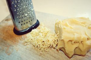 Crumble cu prune si afine la slow cooker Crock Pot