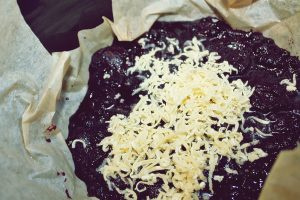 Crumble cu prune si afine la slow cooker Crock Pot