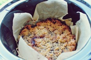 Crumble cu prune si afine la slow cooker Crock Pot