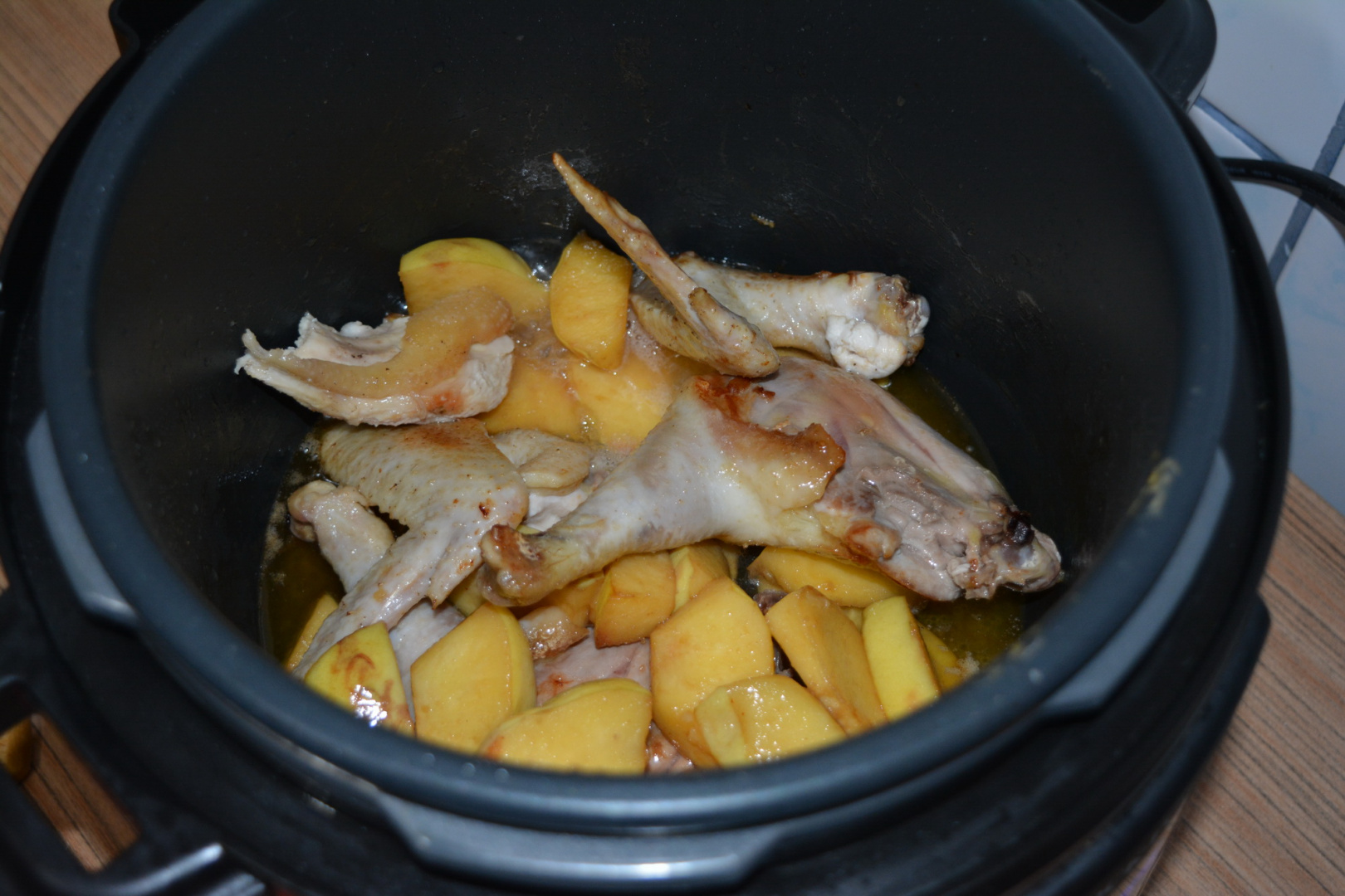 Mancare de pui cu gutui la Multicooker Crock Pot Express