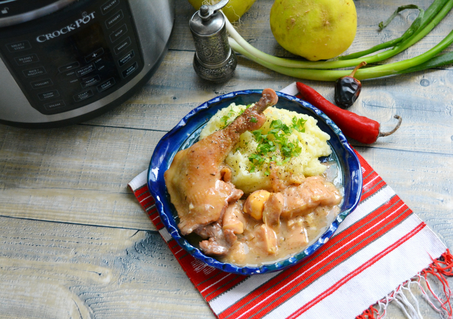 Mancare de pui cu gutui la Multicooker Crock Pot Express