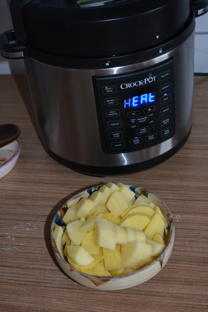Ciorba de cartofi gatita la Multicookerul Crock-Pot Express cu gatire sub presiune
