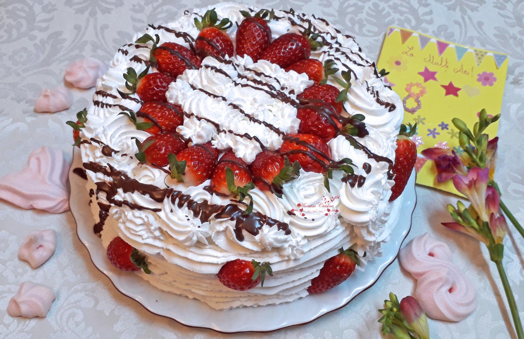 Tort 8 Martie, cu nuca, stracciatella, frisca si capsuni