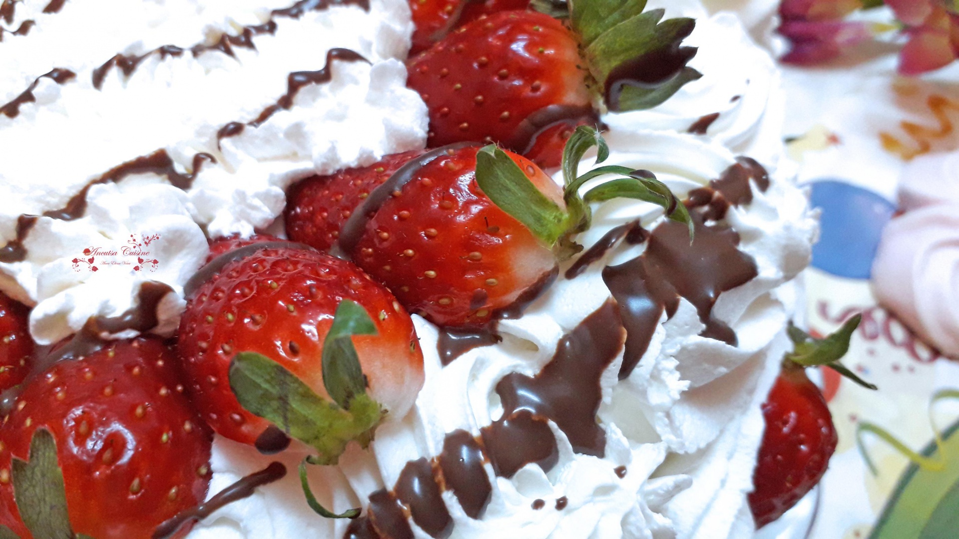 Tort 8 Martie, cu nuca, stracciatella, frisca si capsuni