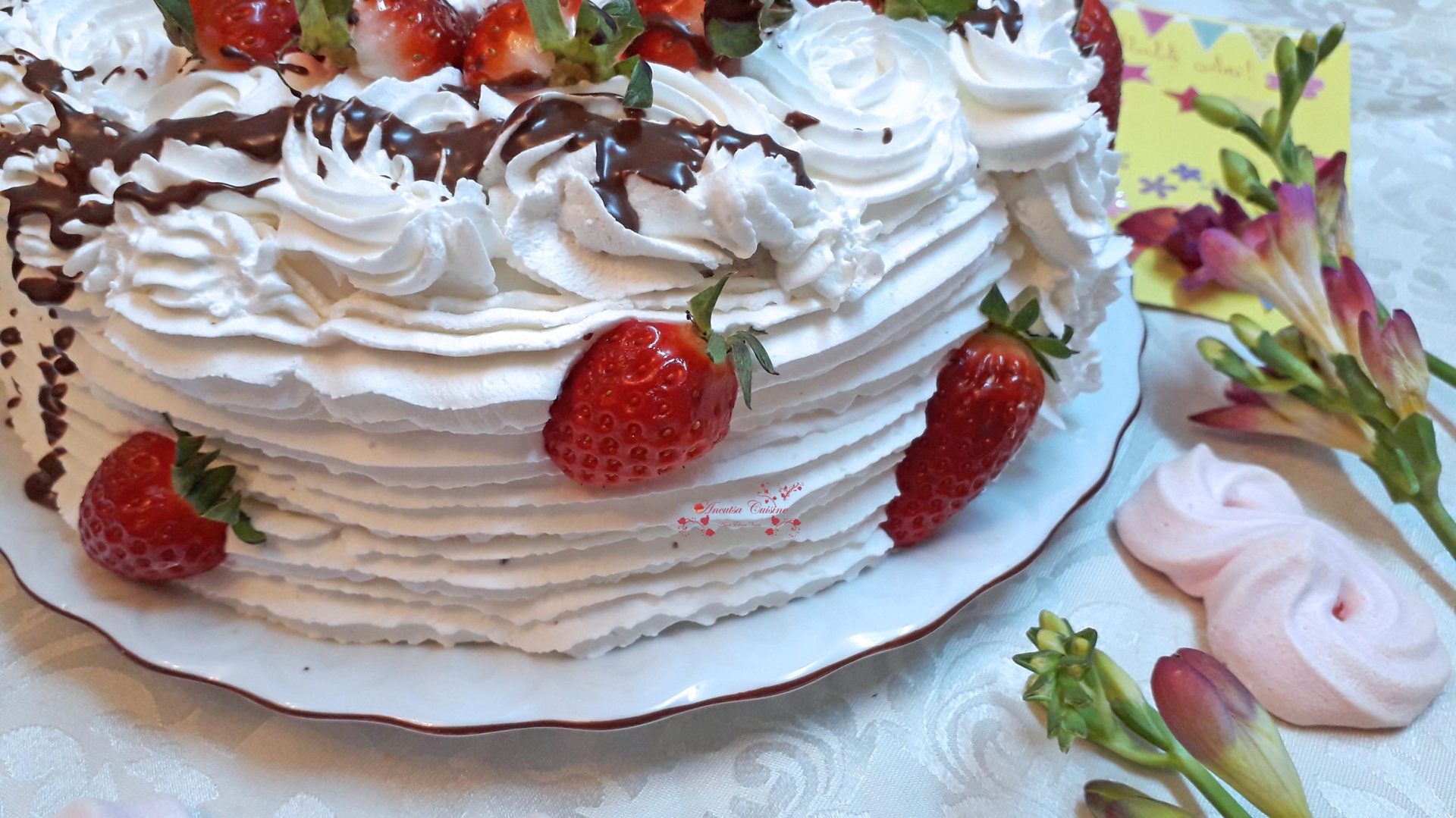 Tort 8 Martie, cu nuca, stracciatella, frisca si capsuni