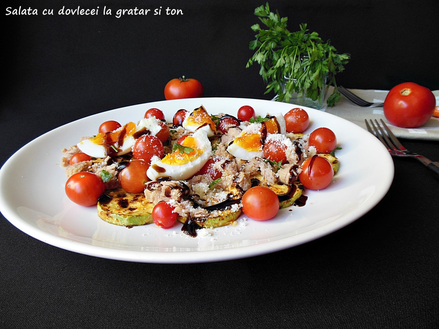 Salata cu dovlecei la gratar si ton