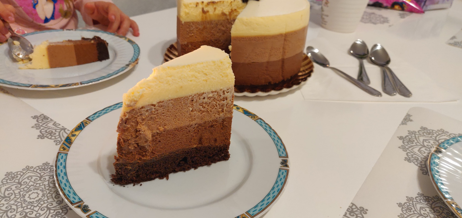 Tort trei ciocolate cu aroma de menta