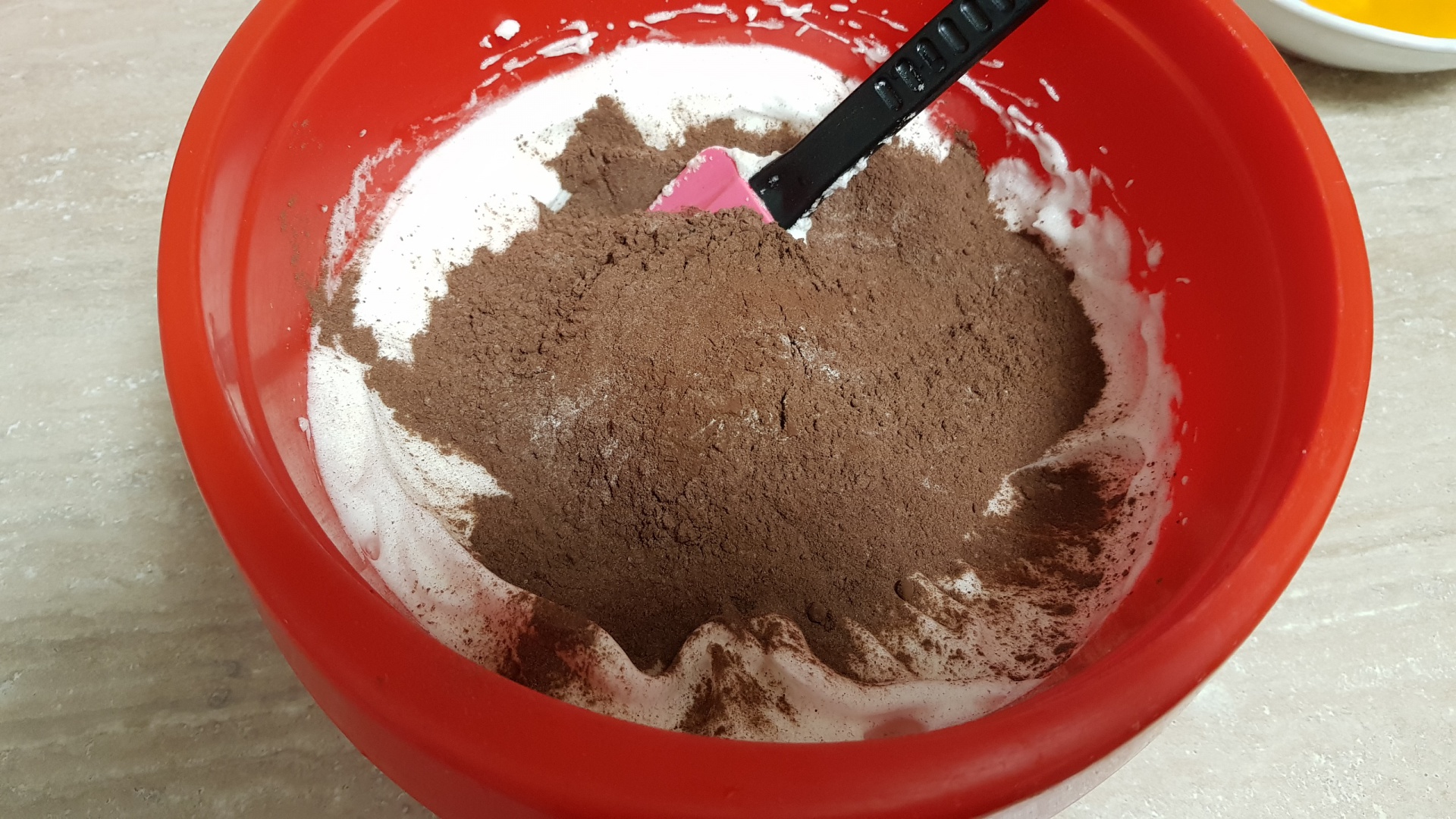 Prajitura Fantezie cu foi de bezea si crema de vanilie cu unt