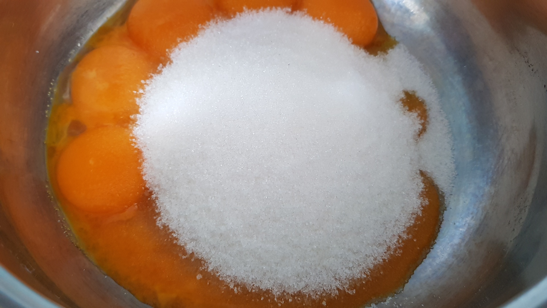 Prajitura Fantezie cu foi de bezea si crema de vanilie cu unt