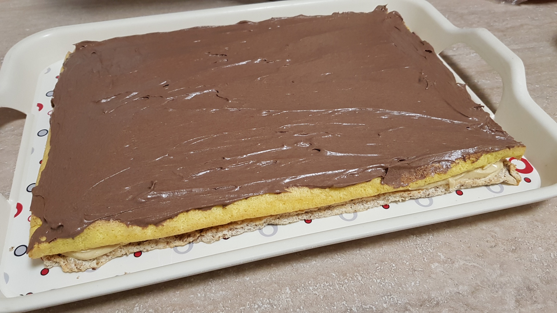 Prajitura Fantezie cu foi de bezea si crema de vanilie cu unt