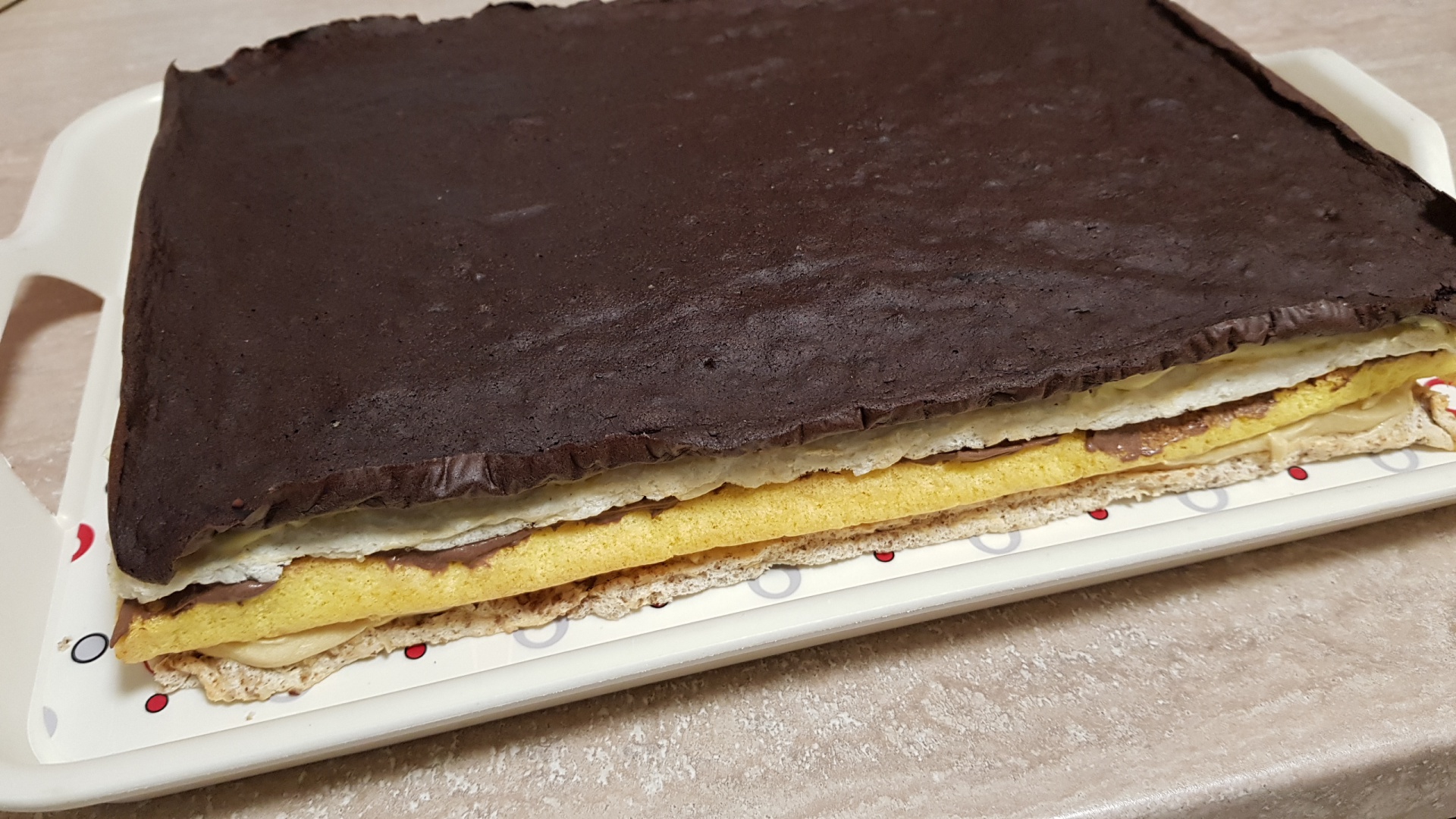 Prajitura Fantezie cu foi de bezea si crema de vanilie cu unt