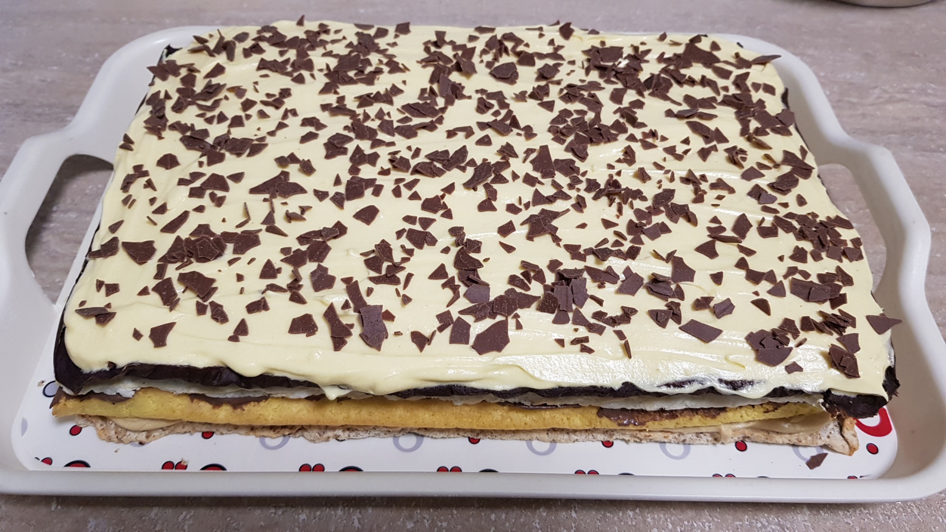 Prajitura Fantezie cu foi de bezea si crema de vanilie cu unt