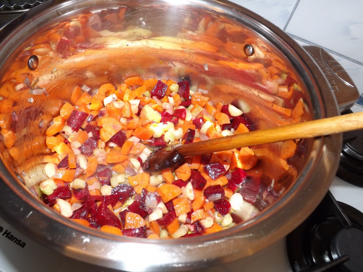 Ciorba cu dovlecel si sfecla rosie