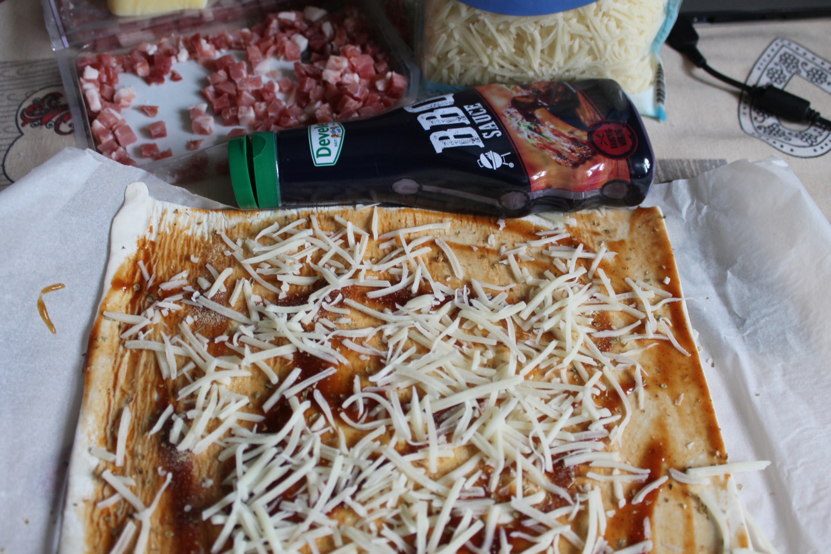 Rulouri cu sunca, cascaval si chives