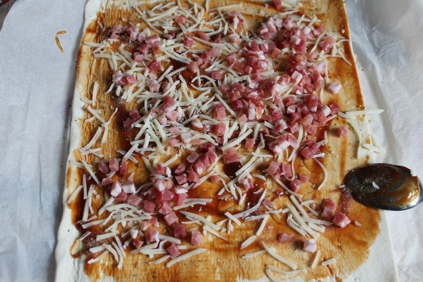 Rulouri cu sunca, cascaval si chives