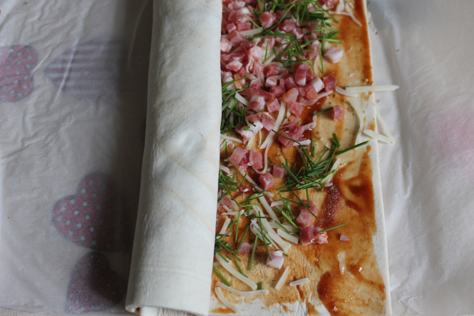 Rulouri cu sunca, cascaval si chives