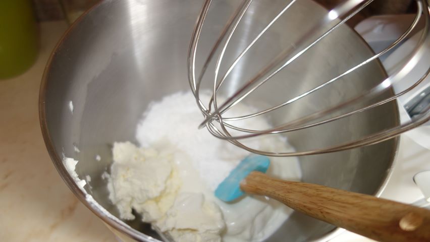 Prajitura cu crema cheesecake cu aroma de citrice