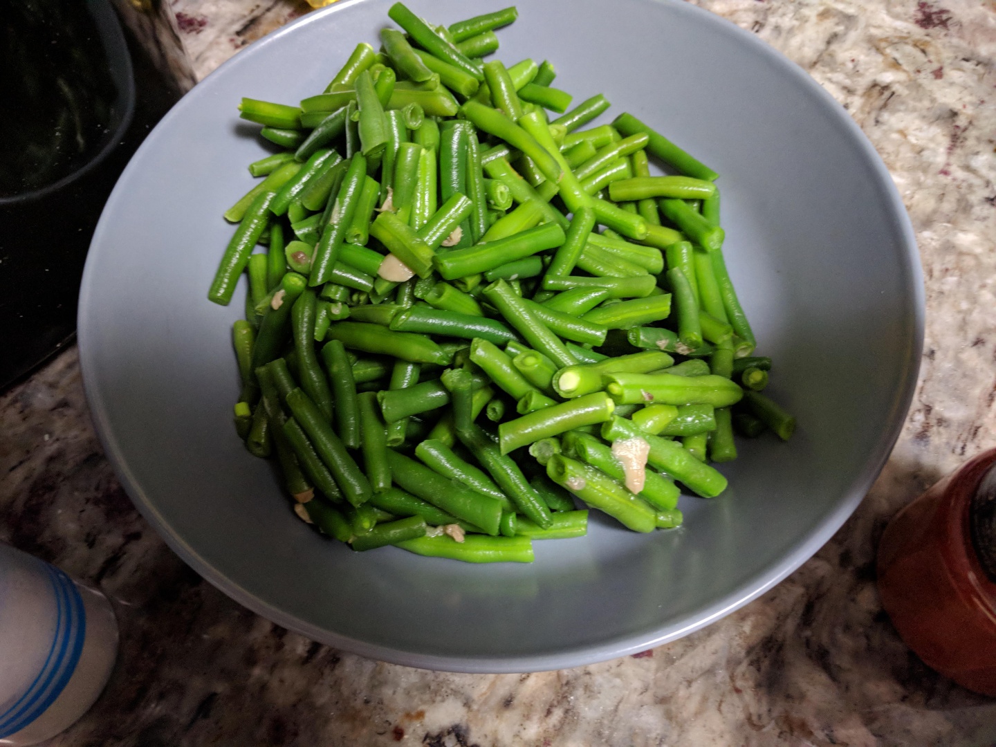 Bucatele de pasare cu legume si orez la cuptor