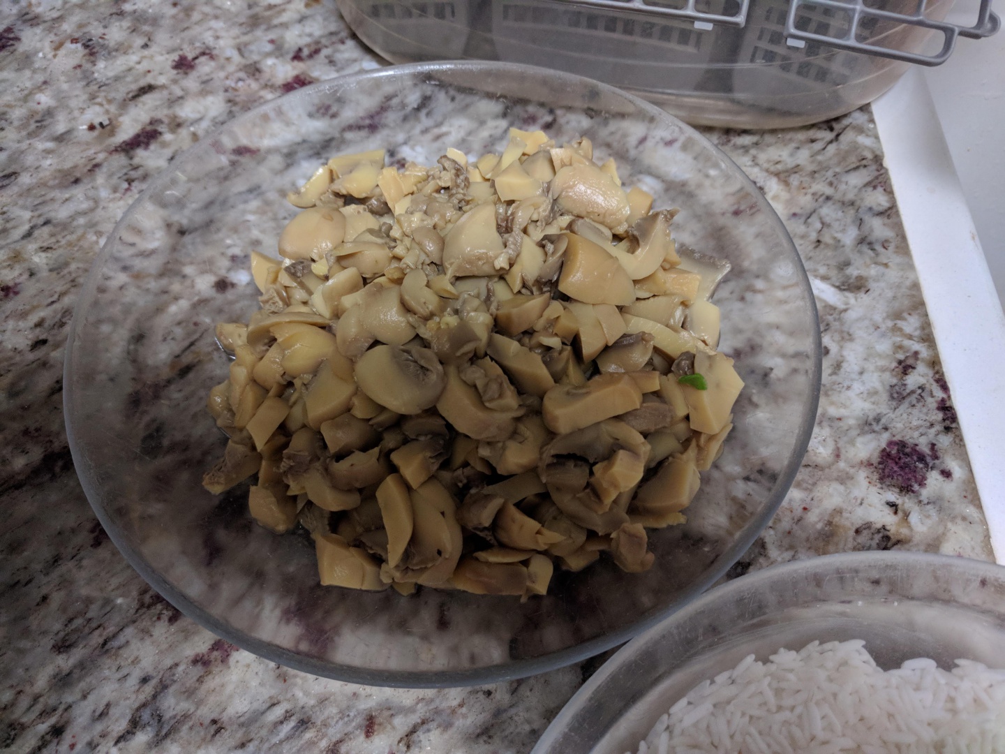 Bucatele de pasare cu legume si orez la cuptor