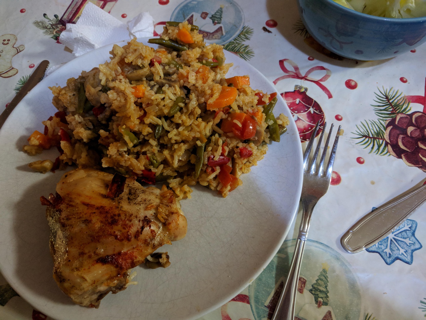 Bucatele de pasare cu legume si orez la cuptor