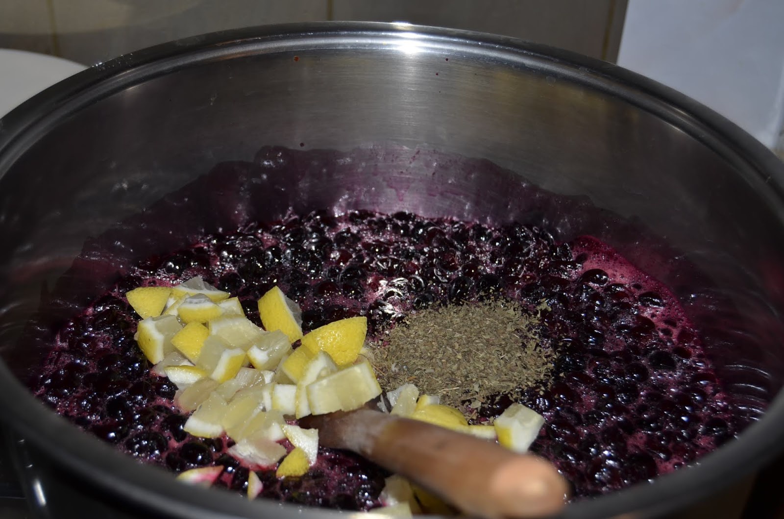 Dulceata de cirese amare cu menta