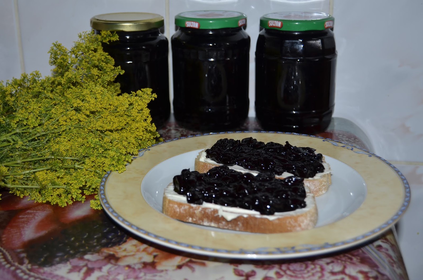 Dulceata de cirese amare cu menta