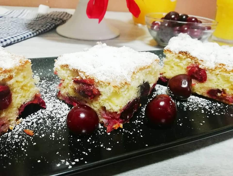 Pandispan cu cirese si visine