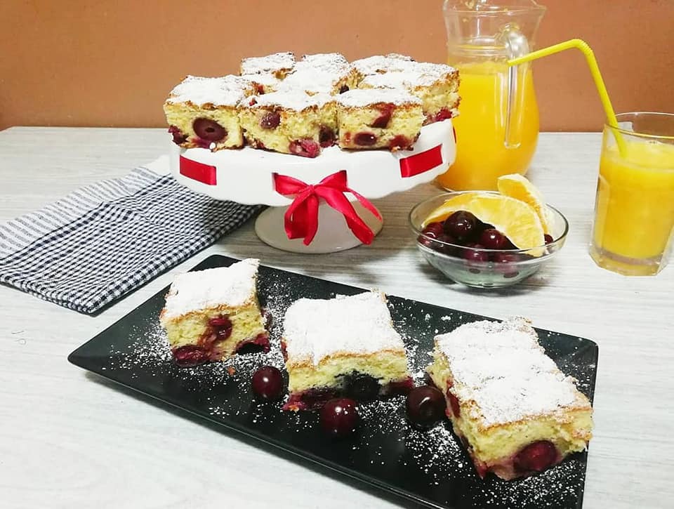 Pandispan cu cirese si visine