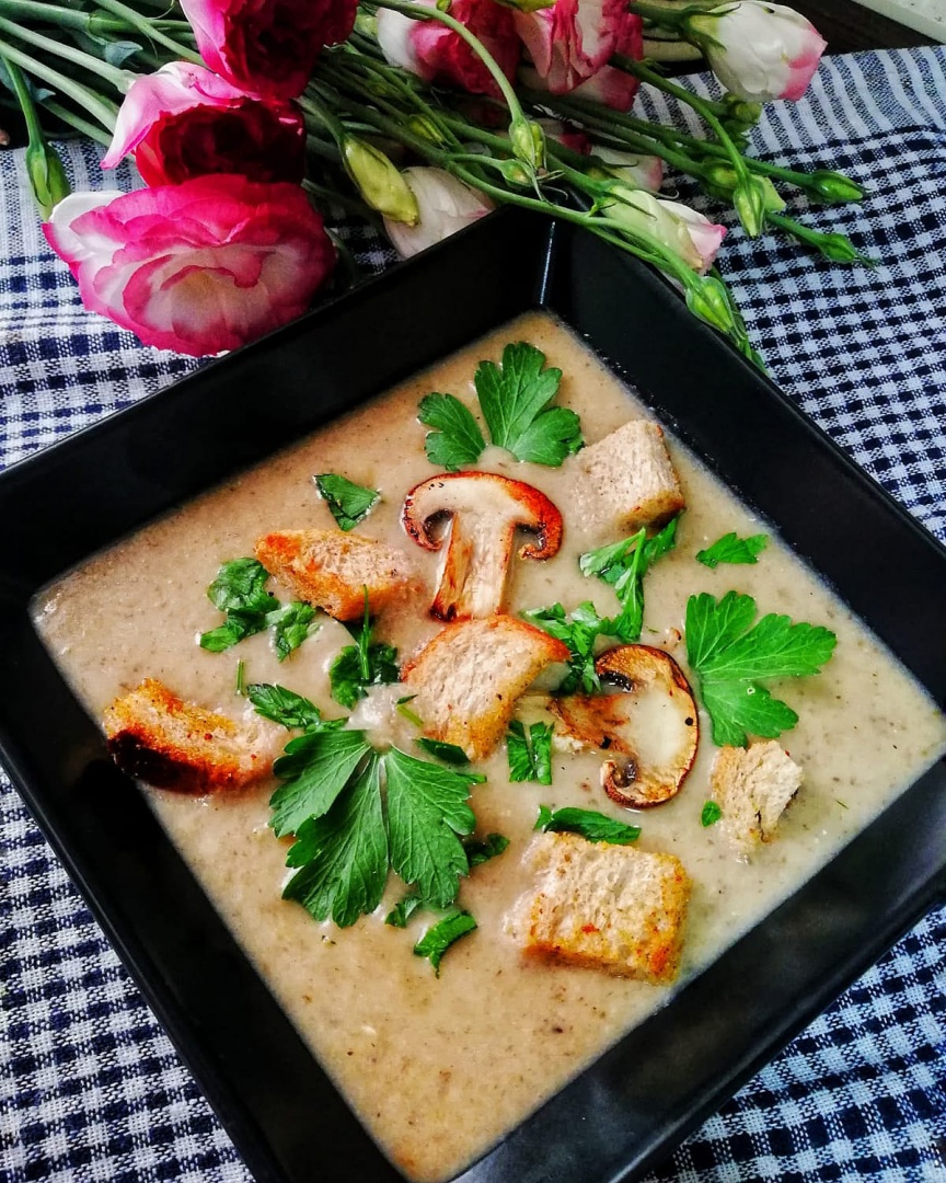 Supa crema de ciuperci cu crutoane