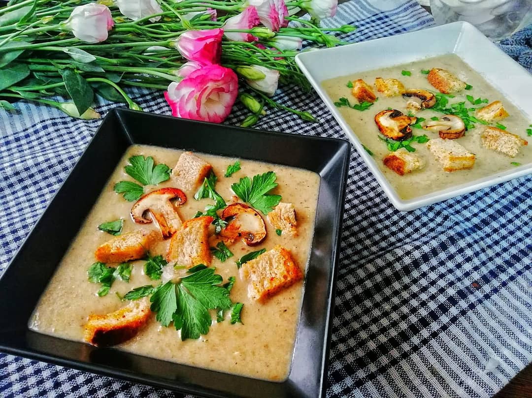 Supa crema de ciuperci cu crutoane