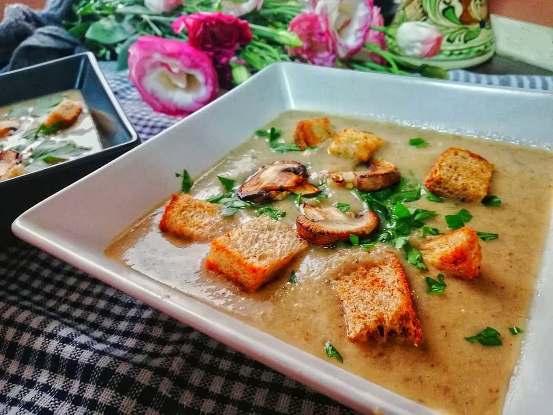 Supa crema de ciuperci cu crutoane