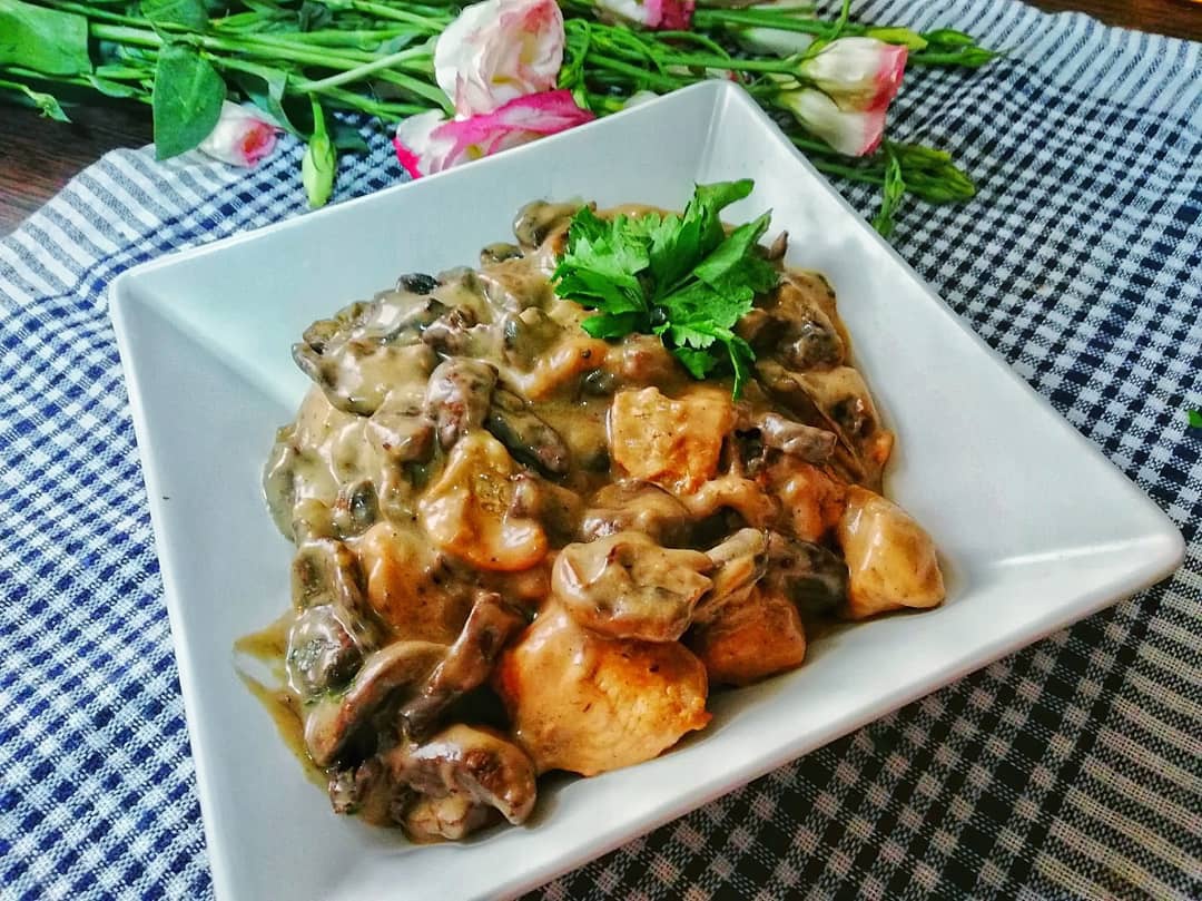 Ciulama de pui cu ciuperci