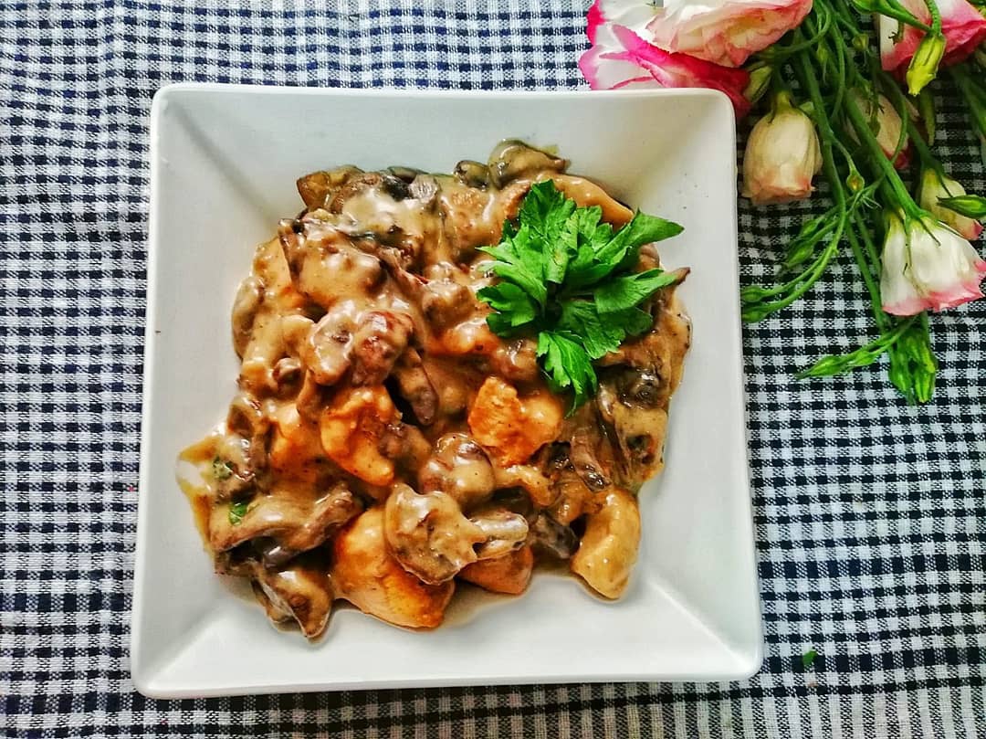 Ciulama de pui cu ciuperci