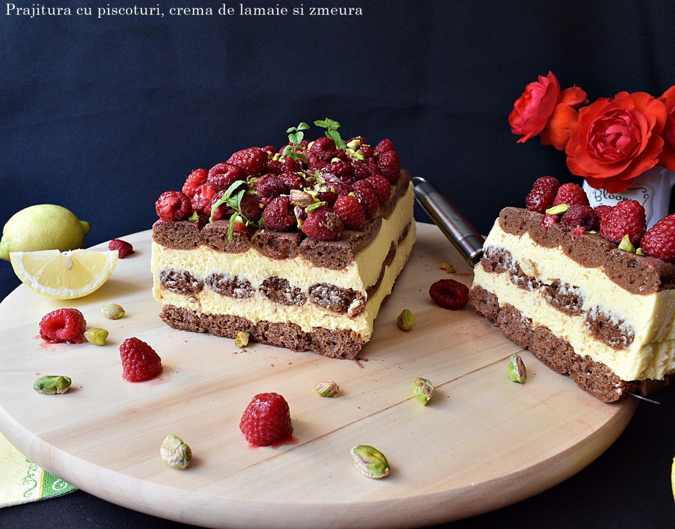 Prajitura cu piscoturi, crema de lamaie si zmeura