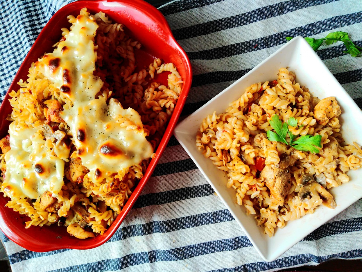 Fusilli cu pui si sos