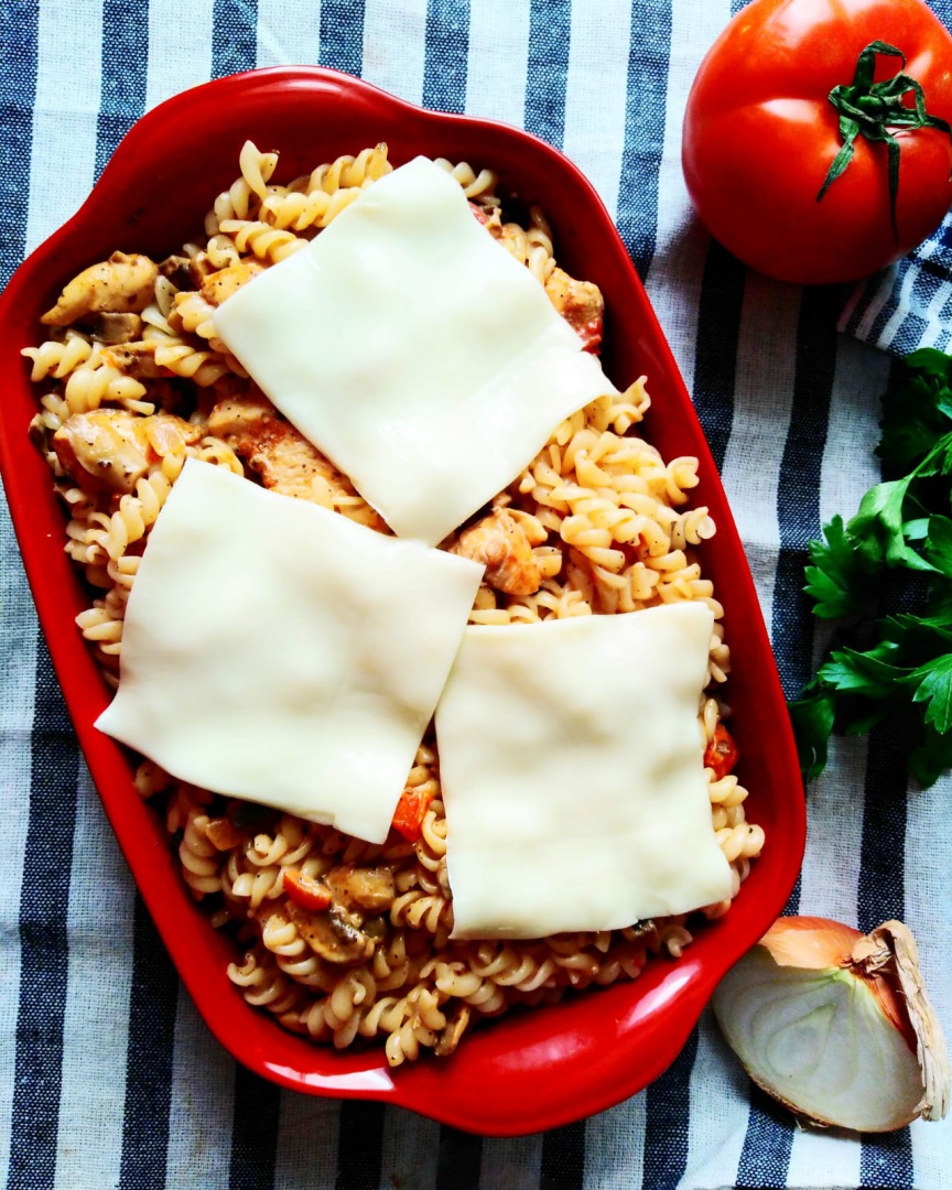 Fusilli cu pui si sos