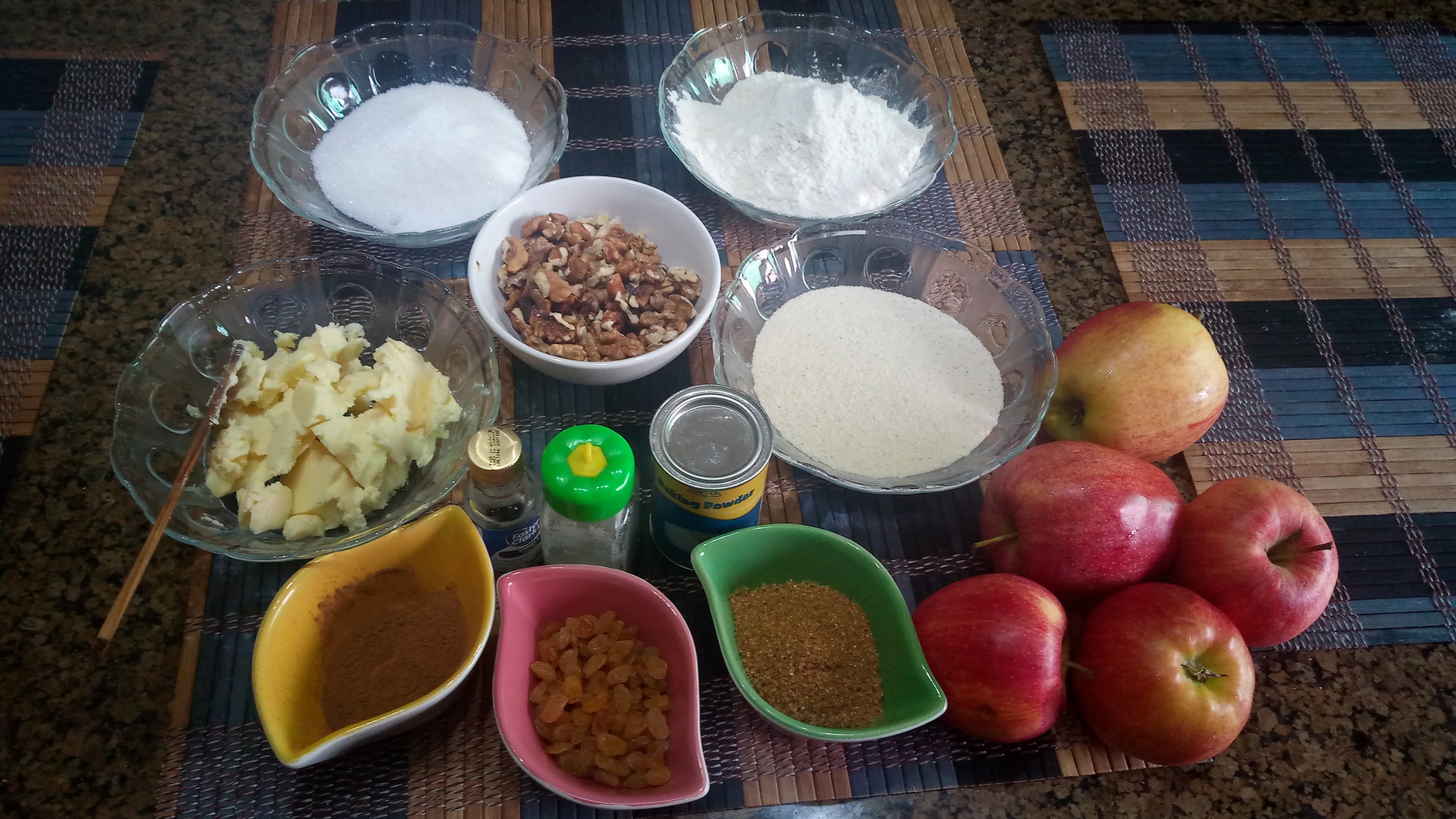 Prajitura cu mere si gris (de post)