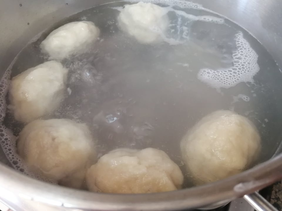 Gomboti cu prune si nuca (galuste cu prune si nuca)