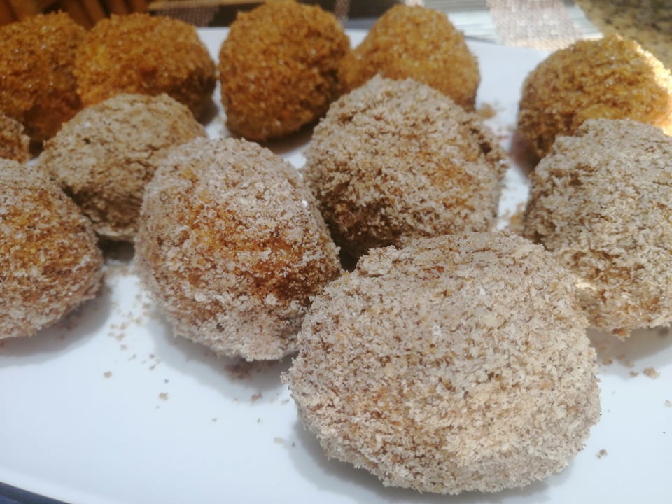 Gomboti cu prune si nuca (galuste cu prune si nuca)