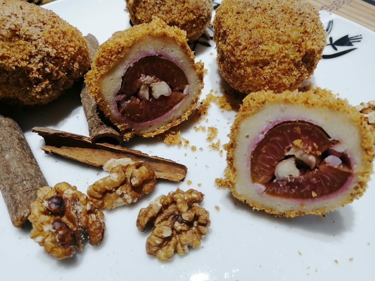 Gomboti cu prune si nuca (galuste cu prune si nuca)