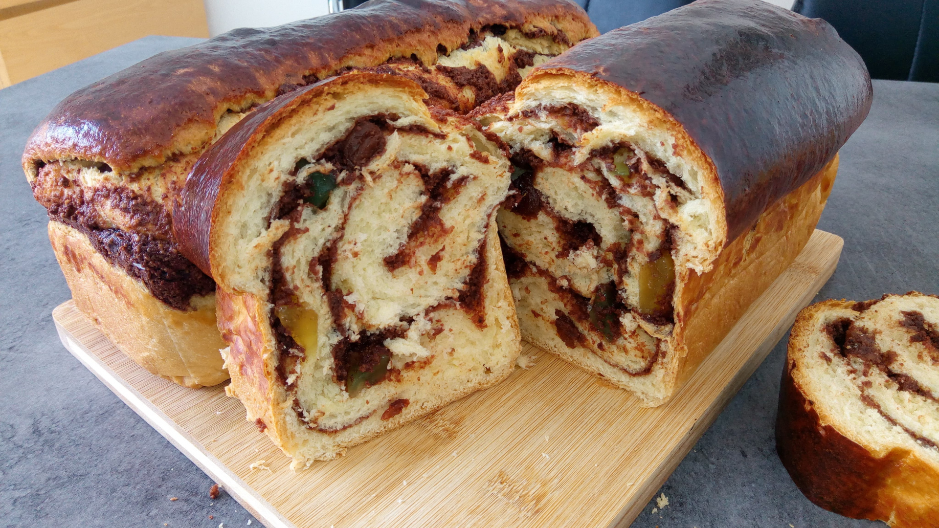 Cozonac cu aluat oparit. Ramane moale si pufos mai multe zile